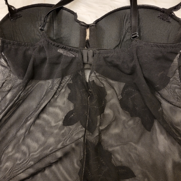 Lingerie - Picture 4 of 7